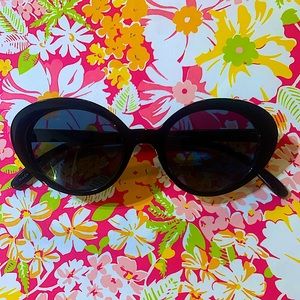 Glamorous Old Hollywood Sunglasses *Black*